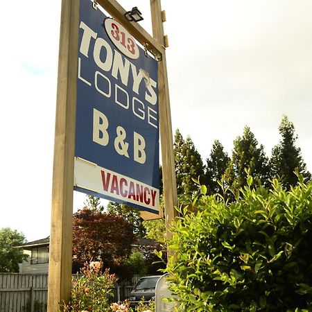 Tony'S Lodge Turangi Exterior foto