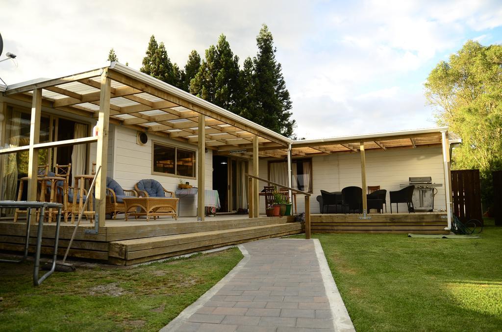 Tony'S Lodge Turangi Exterior foto