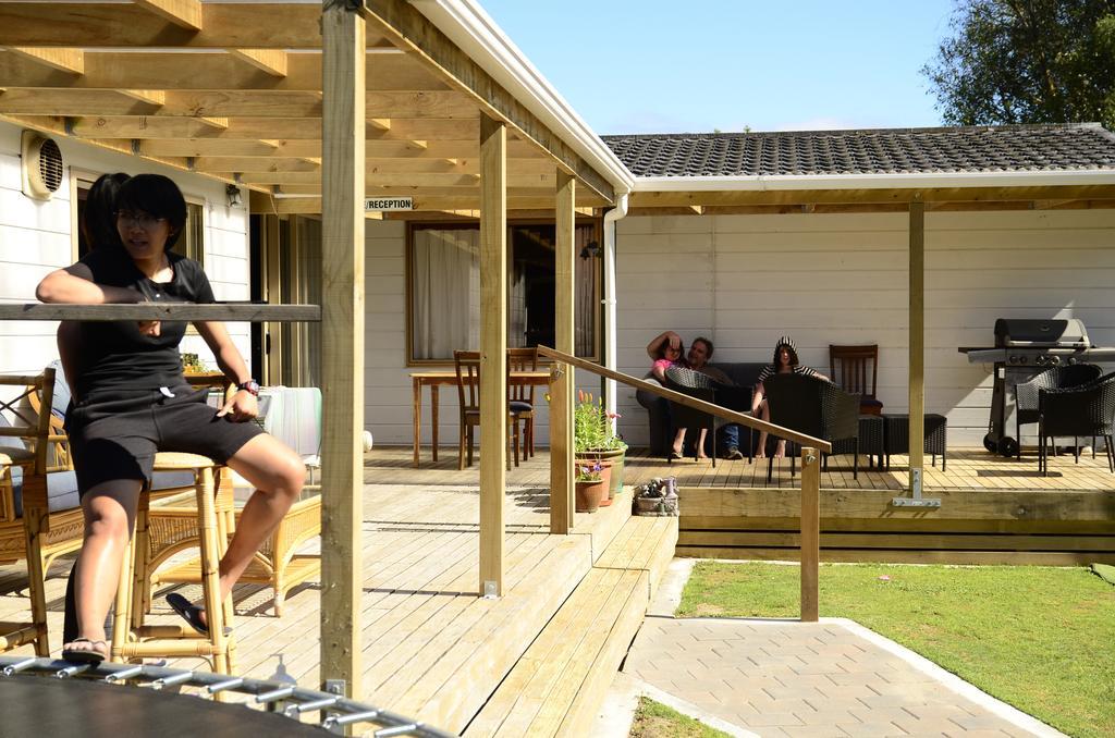 Tony'S Lodge Turangi Exterior foto