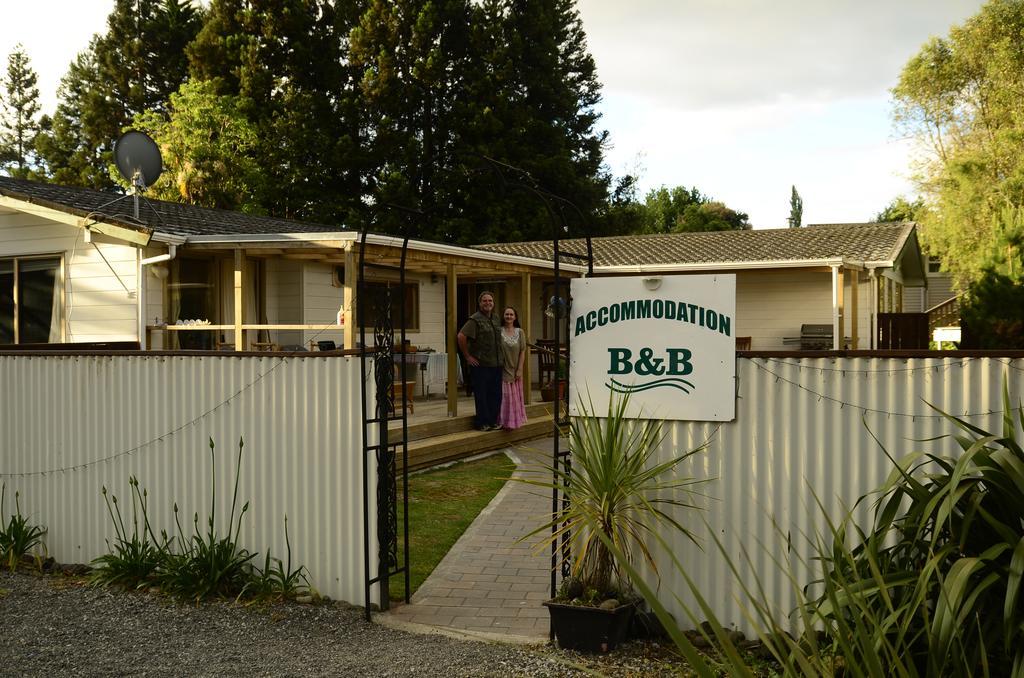 Tony'S Lodge Turangi Exterior foto