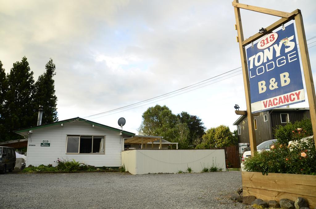 Tony'S Lodge Turangi Exterior foto